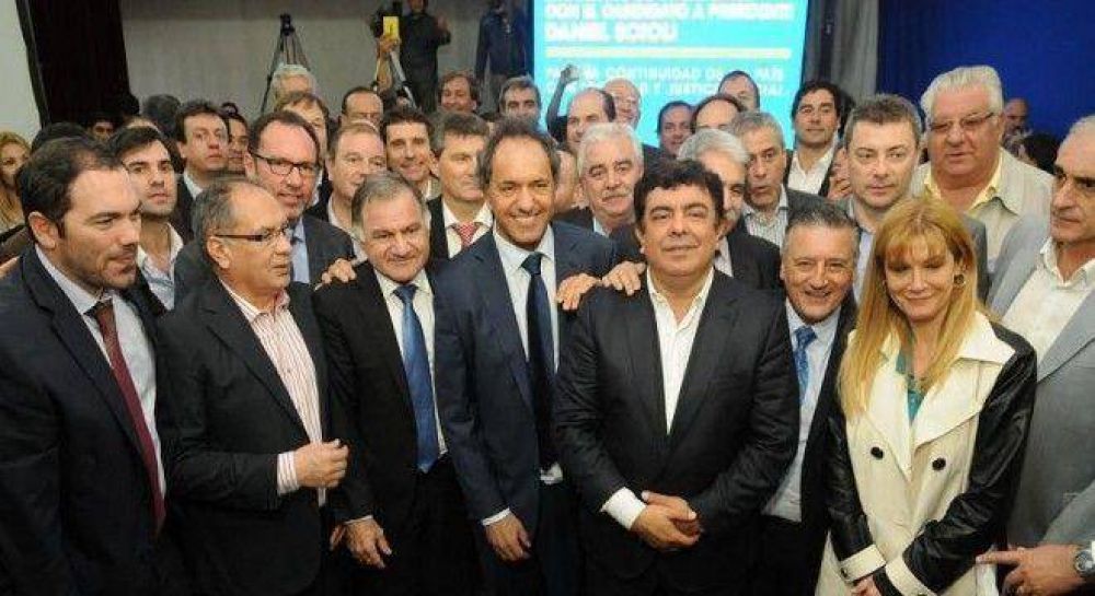 El PJ se muestra unido contra el Gobierno y se despega del �macrismo blue� de Urtubey