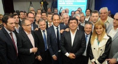 El PJ se muestra unido contra el Gobierno y se despega del �macrismo blue� de Urtubey