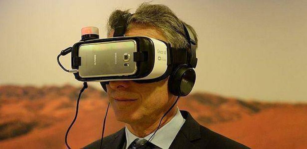 Macri prob anteojos de realidad virtual
