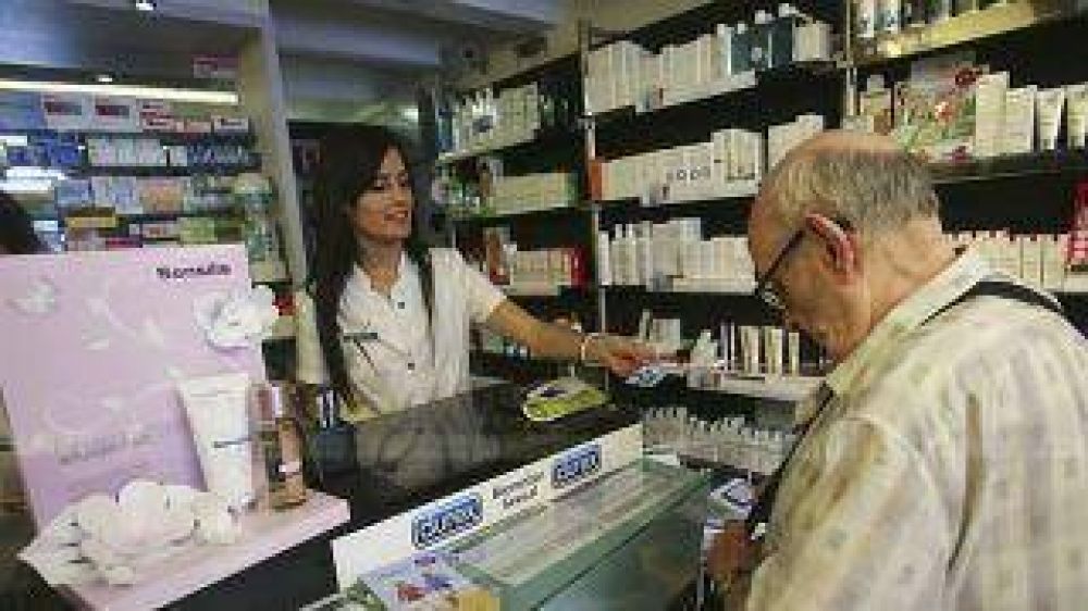 La alta demanda de antifebriles y repelentes produce faltantes en las farmacias del Chaco