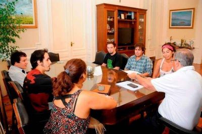 Entregan 210 mil pesos para la casa de estudiantes tandilenses en La Plata