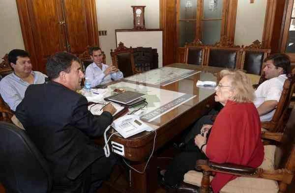 Se firm� el acuerdo por el cual la AECA pagar� el alquiler de la Casa de Contenci�n Municipal