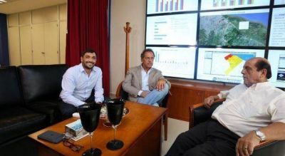 De orilla a orilla: Scioli junto a Ferraresi y Mussi en medio de la interna del PJ