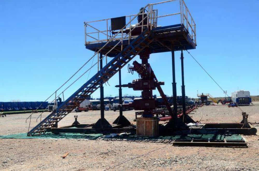 Empresas de servicios petroleros advierten que por crisis habr� suspensiones