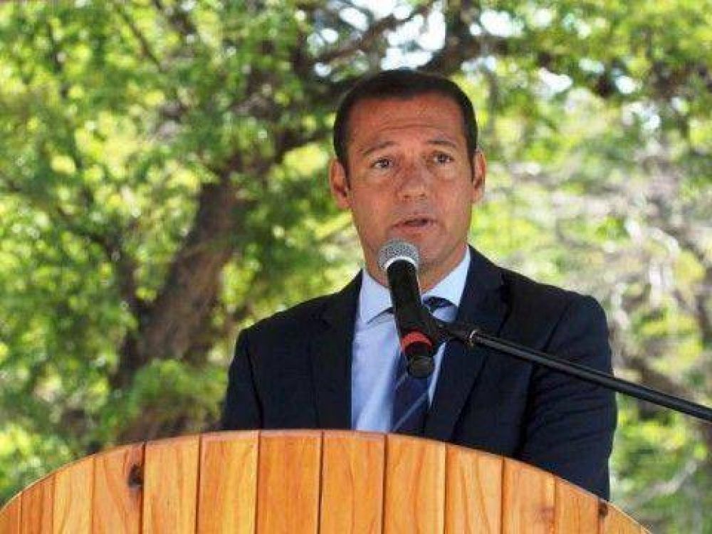 Guti�rrez frena el gasto: suspendi� contrataciones