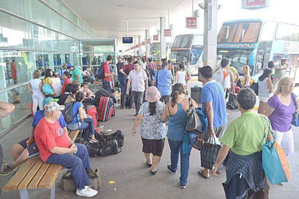 Intenso movimiento tur�stico en el inicio del fin de semana del m�s esperado