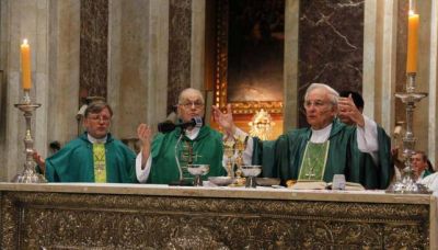 El Papa salud� a N��ez por sus bodas de plata episcopales