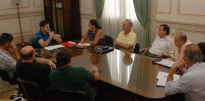 Pullaro se reuni� con representantes de taxistas en Rosario