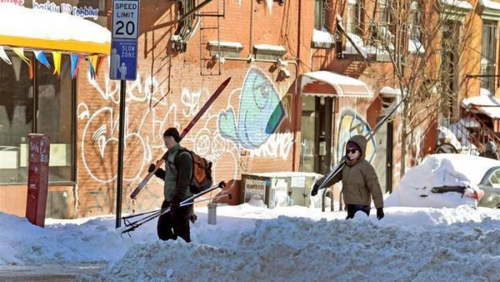 En Nueva York ahora el desaf�o es quitar la enorme masa de nieve