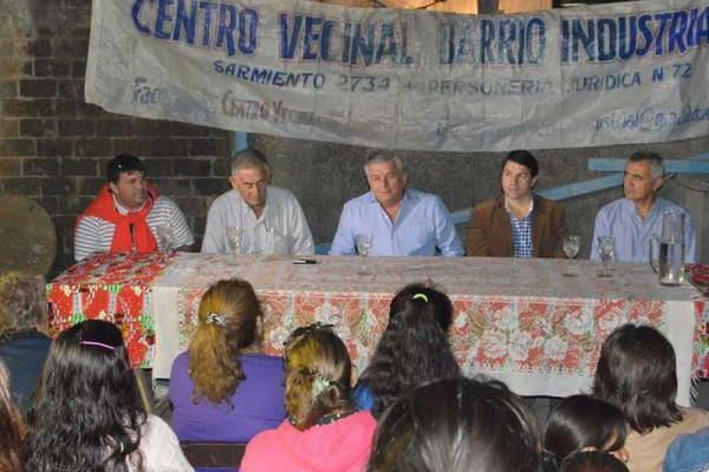 Promover�n un programa de relaci�n con la comunidad