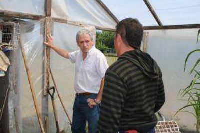 El Intendente Gast�n recorri� la Huerta Municipal