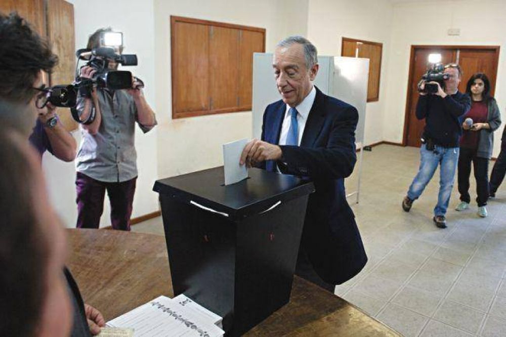 El conservador Rebelo de Sousa gan� por m�s del 52% en Portugal