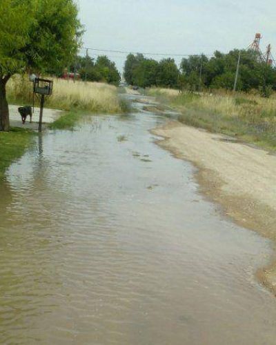P�rdida de agua causa problemas en el barrio Isaura