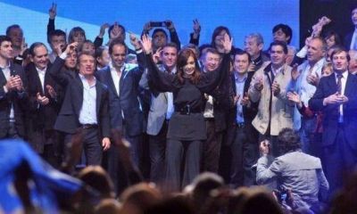 El peronismo apura su reconversi�n en una tensa pelea interna por el poder