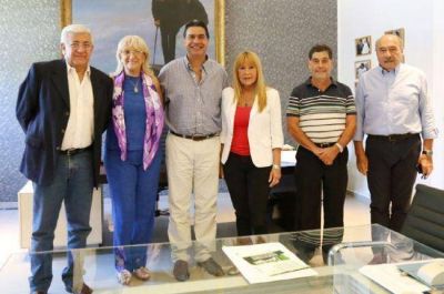 Hist�rica foto de Capitanich con exintendentes de Resistencia
