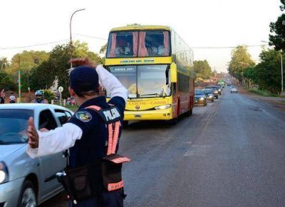 Hasta seis kil�metros de cola por el sem�foro de Candelaria