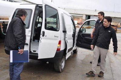 Entregaron nuevo veh�culo para zoonosis