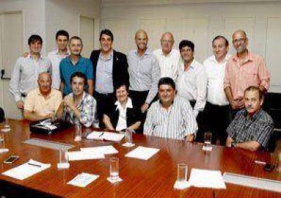 El ministro de Transporte prometi� terminar la autov�a para fines del 2019