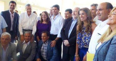 Por indicaci�n de Manzur, los diputados nacionales del PJ tucumano se alejar�n del bloque del Frente para la Victoria 