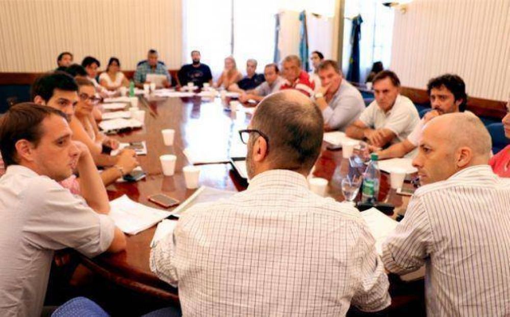 Con subas, pero tambi�n con bajas, el intendente present� la nueva tarifaria