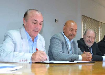 Verna presidi� en Pico el acto de firma de contratos de obra