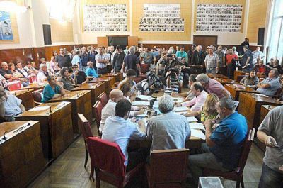 Municipales evitan que la emergencia se traduzca en despidos y recortes salariales