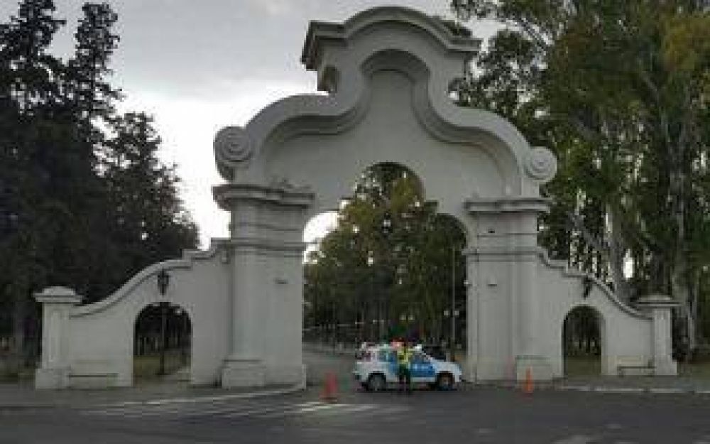 Bah�a Blanca: Cierran el Parque de Mayo