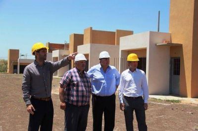 De la Torre recorri� obras para vivienda con el titular de la ANSeS