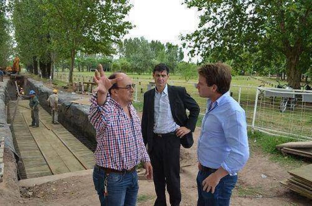 Alex Campbell recorre la provincia