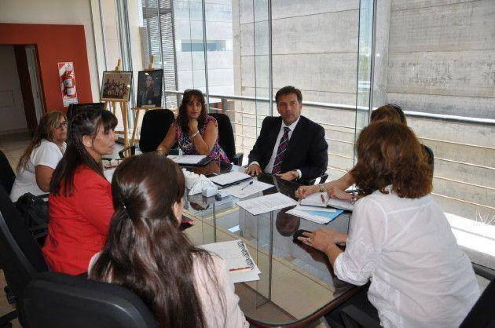 El Frente Gremial Docente se reuni con el Ministro de Educacin