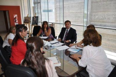 El Frente Gremial Docente se reuni� con el Ministro de Educaci�n