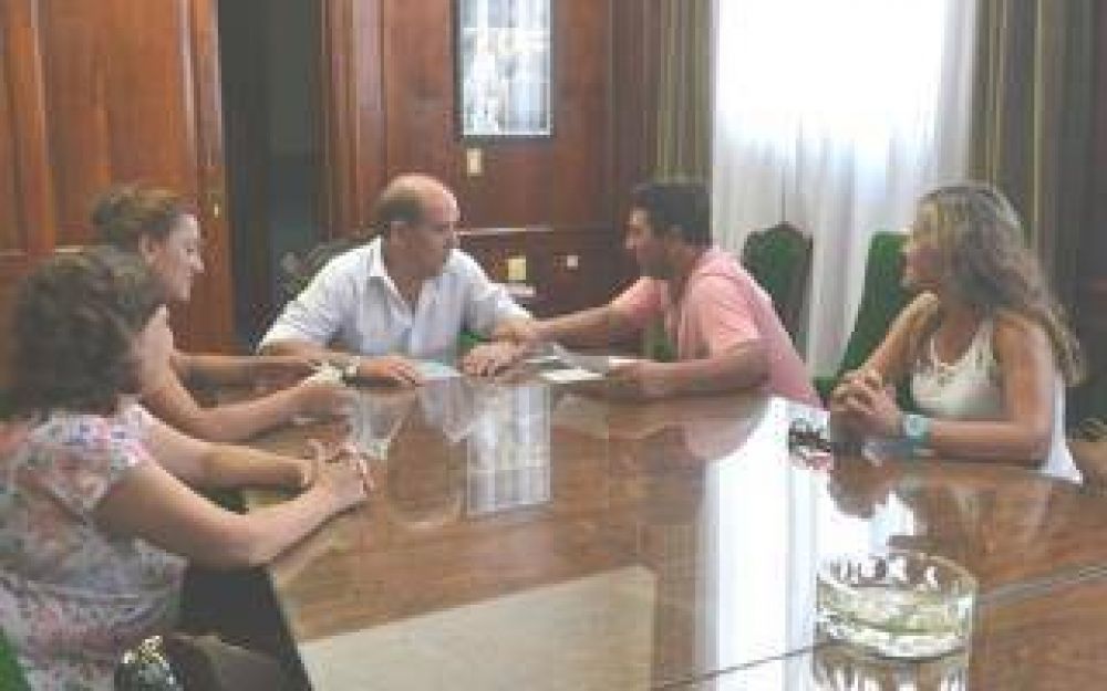 Pablo Zurro entreg� nuevos subsidios a instituciones de Pehuaj�