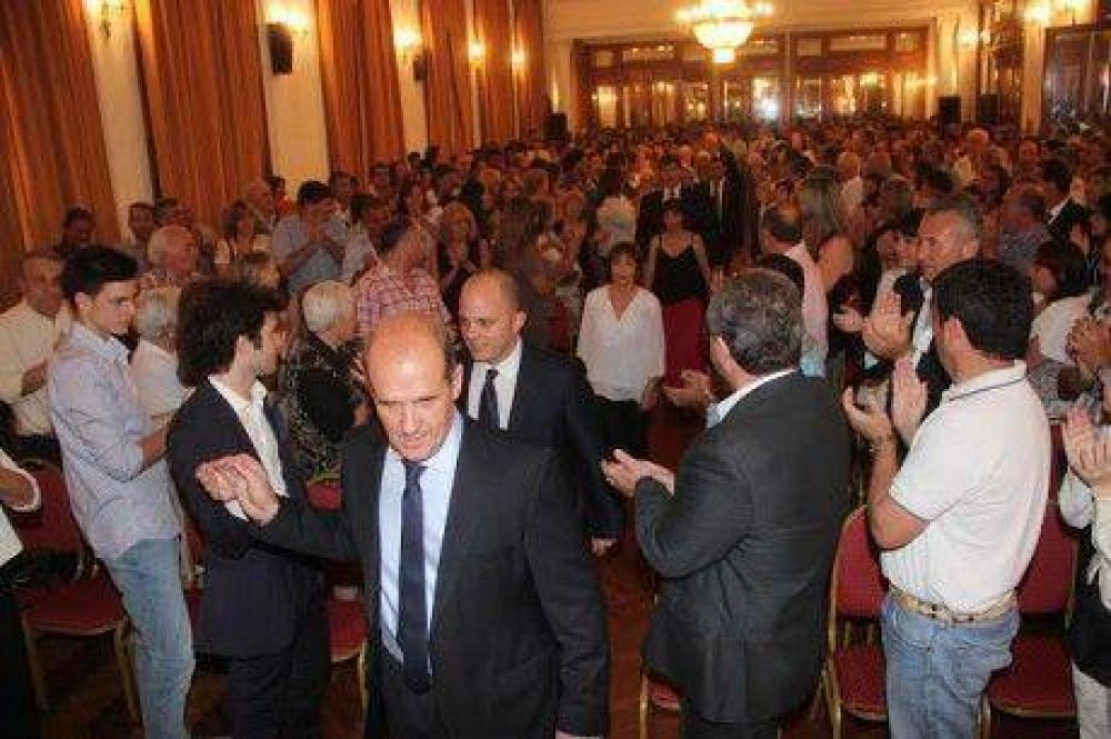 En posici�n ultrakirchnerista, el intendente de Pehuaj� cuestion� la reuni�n de Santa Teresita