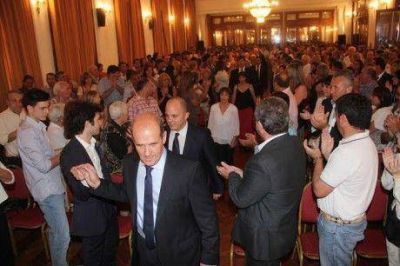 En posici�n ultrakirchnerista, el intendente de Pehuaj� cuestion� la reuni�n de Santa Teresita