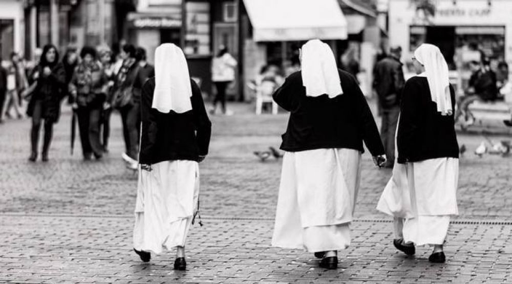 Arzobispado de Santiago aclara que monjas de la India no fueron retenidas en convento