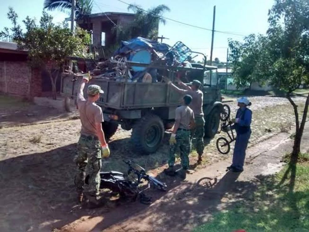 La Municipalidad de Posadas retir� 47 cargas de chatarra en Itaemb� Mini en un s�lo d�a