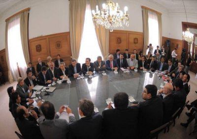 El Justicialismo presion� en San Juan y Naci�n los convoc� a una reuni�n