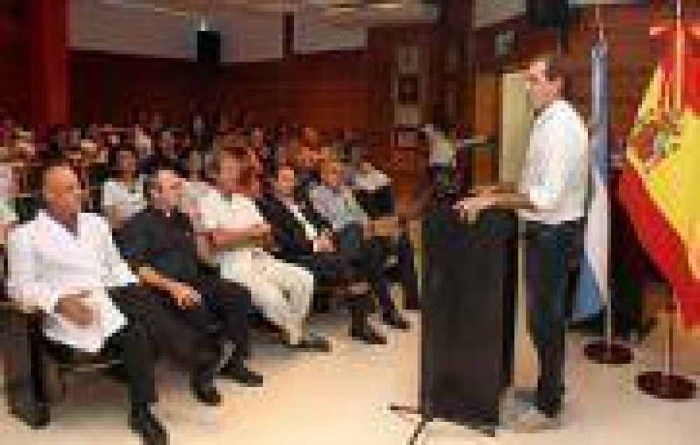 La Plata: Garro particip� de la inauguraci�n de un curso de Geront�logos y recorri� el Hospital Espa�ol