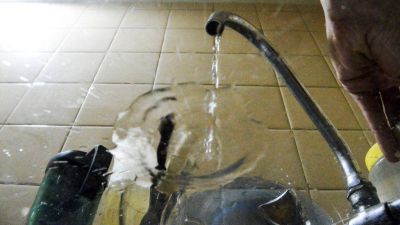 En Altos de Palihue dicen que les cortaron el agua m�s de 25 horas en los �ltimos 2 d�as
