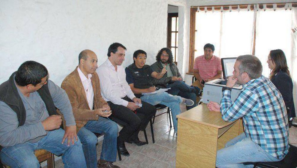 ACUERDO SOEME � EJECUTIVO: Aumento de 900 pesos para personal municipal