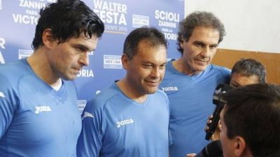 Un intendente camporista se postula para correr a Espinoza del PJ bonaerense