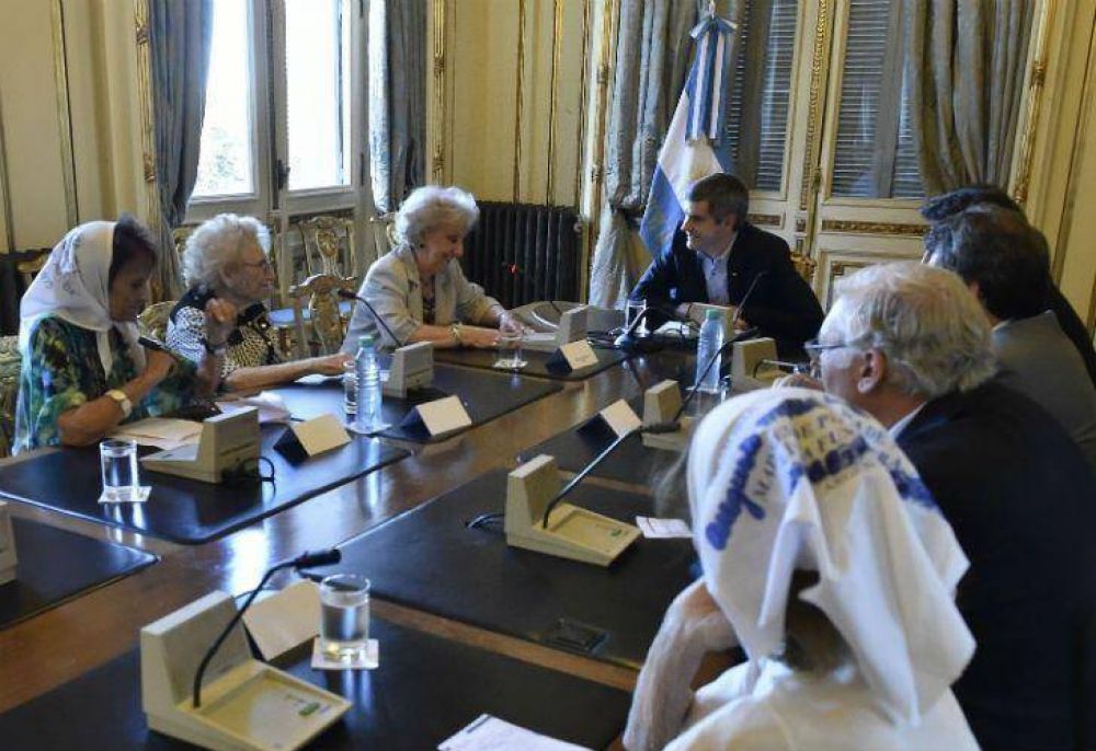 Estela de Carlotto le reclam� a Pe�a por los despidos masivos y la detenci�n de Sala