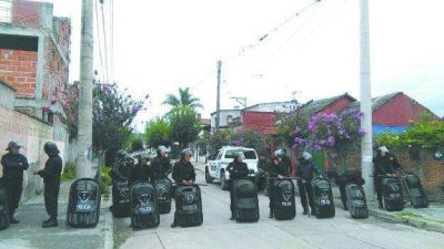 Allanan la casa de Milagro Sala, que sigue detenida