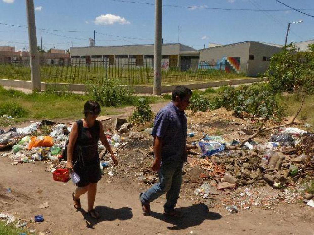 Nuevos contenedores y limpieza para barrio Toba