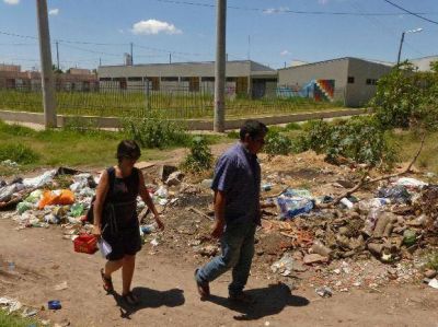 Nuevos contenedores y limpieza para barrio Toba