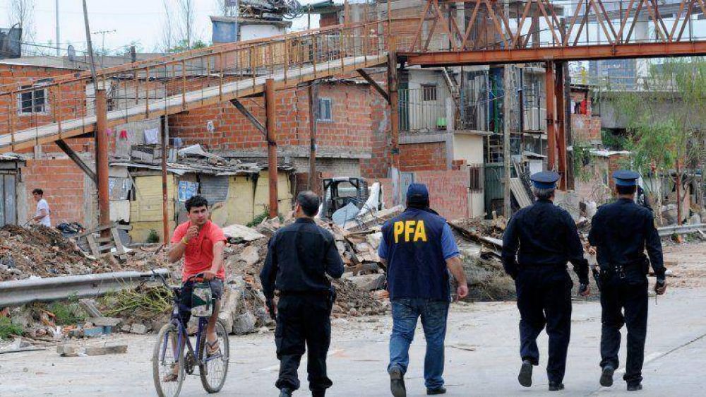 En medio de la guerra narco, encuentran un arsenal en la villa de Retiro