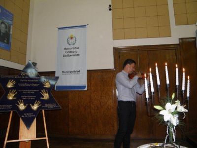 Emotivo acto en memoria de las v�ctimas del Holocausto