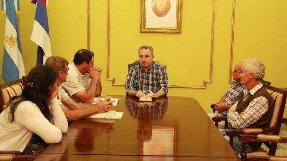 El gobernador Passalacqua recibi� a integrantes de la Asociaci�n de Ca�eros