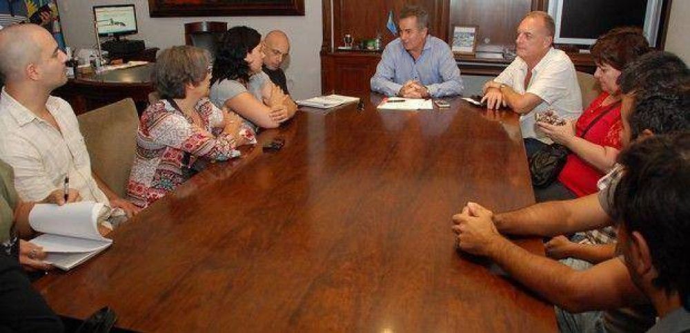 Gay recibi� a beneficiarios del PROCREAR: 