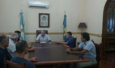 Javier Gast�n se reuni� con los Bomberos Voluntarios de Chascom�s